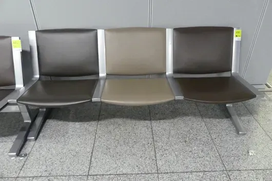 Kusch&Co Flughafenbank, 3 Sitzplätze