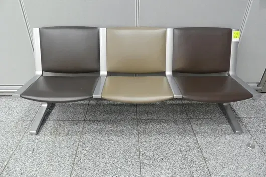 Kusch&Co Flughafenbank, 3 Sitzplätze
