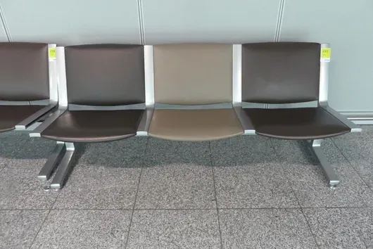 Kusch&Co Flughafenbank, 3 Sitzplätze