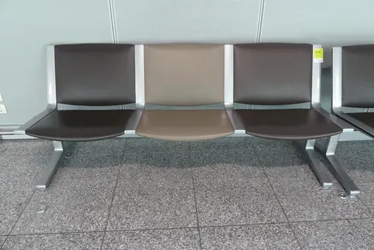 Kusch&Co Flughafenbank, 3 Sitzplätze