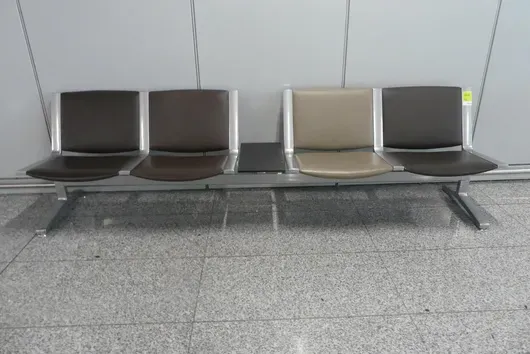 Kusch&Co Flughafenbank, 4 Sitzplätze