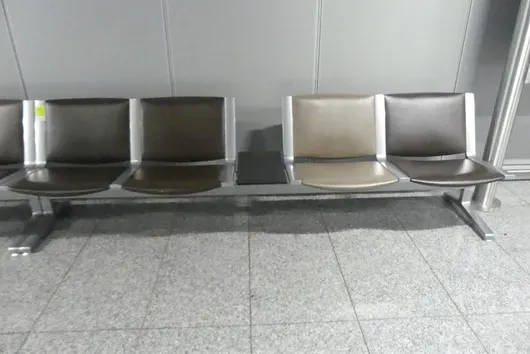 Kusch&Co Flughafenbank, 4 Sitzplätze