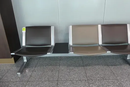 Kusch&Co Flughafenbank, 3 Sitzplätze