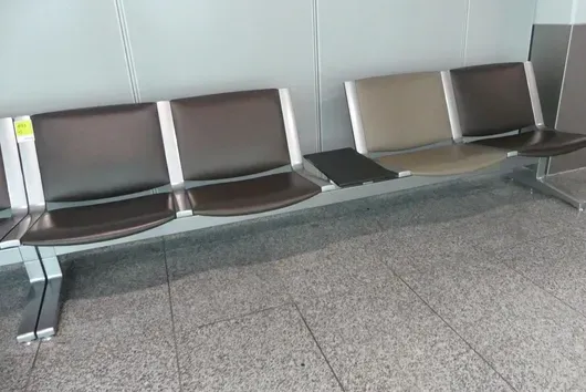 Kusch&Co Flughafenbank, 4 Sitzplätze