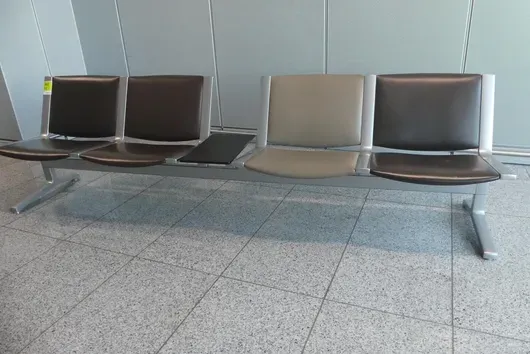Kusch&Co Flughafenbank, 4 Sitzplätze