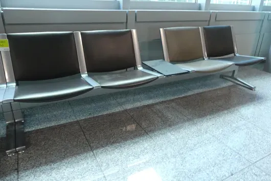 Kusch&Co Flughafenbank, 4 Sitzplätze
