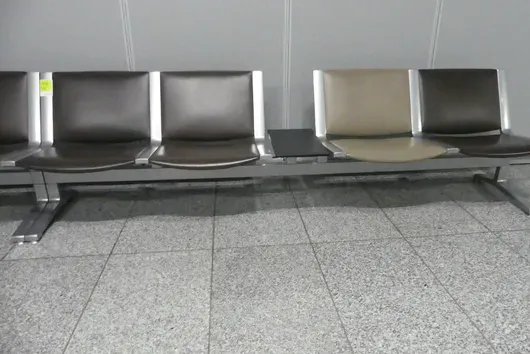 Kusch&Co Flughafenbank, 4 Sitzplätze