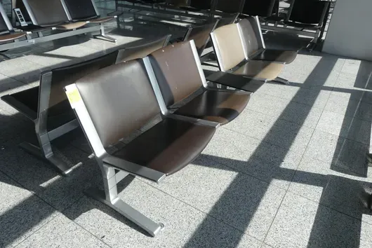 Kusch&Co Flughafenbank, 4 Sitzplätze