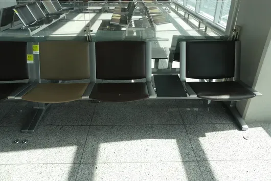 Kusch&Co Flughafenbank, 3 Sitzplätze