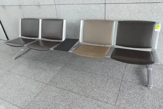Kusch&Co Flughafenbank, 4 Sitzplätze