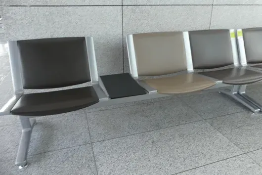 Kusch&Co Flughafenbank, 3 Sitzplätze