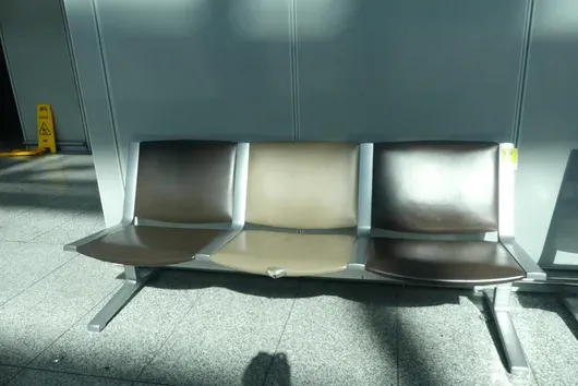Kusch&Co Flughafenbank, 3 Sitzplätze