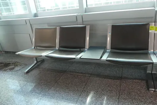 Kusch&Co Flughafenbank, 3 Sitzplätze