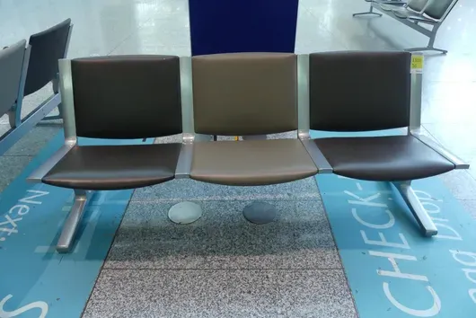 Kusch&Co Flughafenbank, 3 Sitzplätze