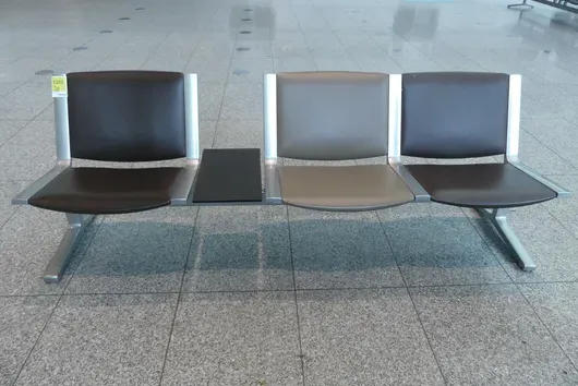 Kusch&Co Flughafenbank, 3 Sitzplätze