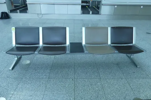 Kusch&Co Flughafenbank, 4 Sitzplätze