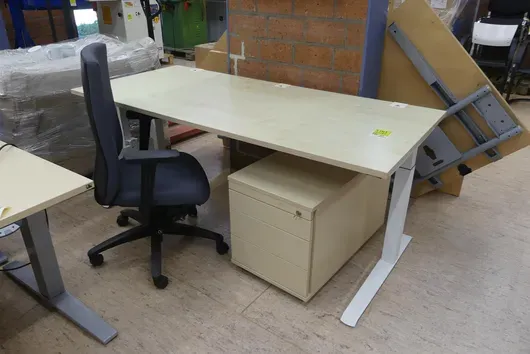 Post de lucru cu birou