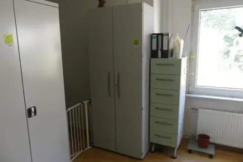 Iratsszekrény, tartalom nélkül