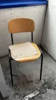 4 krzesła dla gości