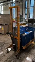 1 High Lift Pallet Truck