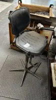 1 Arbeitsdrehstuhl
