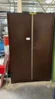 1 metal tool cabinet