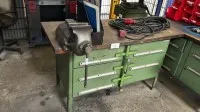 1 workbench with vise