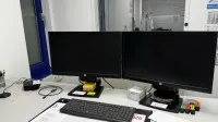 2 Widescreen-TFT-Monitore HP, 23 Zoll mit Dockingstation HP