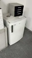 1 chladnička AEG