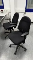 4 Drehstühle mit Armlehnen - Abholung nach Freigabe −
