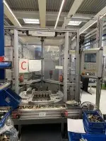 1 maszyna do nitowania FMW V879 00000, rok 2003 ze stołem obrotowym