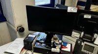 1 PC HP (ohne Festplatte) mit Widescreen-TFT-Monitor HP, 23 Zoll und Beschriftungsgerät brother - Abholung nach Freigabe −