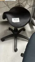 1 otočná pracovní stolička