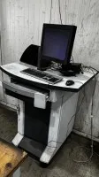 1 poste de travail mobile Rittal avec mini-PC (sans disque dur) et moniteur TFT grand écran