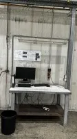 1 pracovní stůl s osvětlením