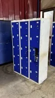 8 armoires à casiers, 5 portes