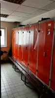 1 Pos. Spinde Dick, 12 Stück 4-türig und 2 Stück 2-türig