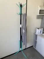1 вешалка для одежды