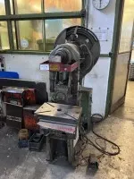 1 Exzenterpresse Eisenwerk Hensel SK15F, Presskraft 15 t