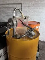 2 насоса для масляных бочек