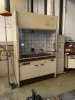 1 laboratoriumkast Köttermann met afzuiging