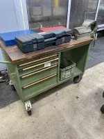 1 workbench, mobile with vice (hand lever shears missing)