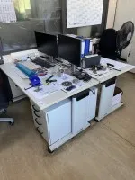 2 письменных стола
