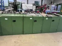 10 низких металлических инструментальных шкафов