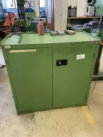 1 металлический шкаф для инструментов, низкий