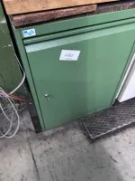 1 armoire métallique à outils, basse