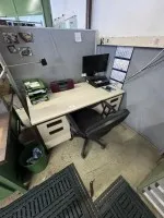1 bureau met bureaustoel