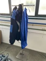 1 вешалка для одежды