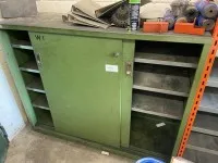 1 Metallschiebetürenschrank