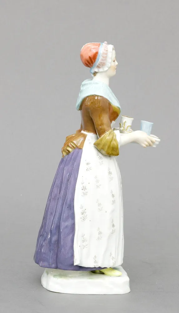 Фигура, Meissen, 1910, Шоколадница. Пауль Хельмиг (1857 - 1939) – по Жан-Этьену Лиотару (1702 - 1789). Фарфор, роспись красками и…